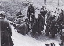 aangeslagen en gewonde soldaten uit de bunker